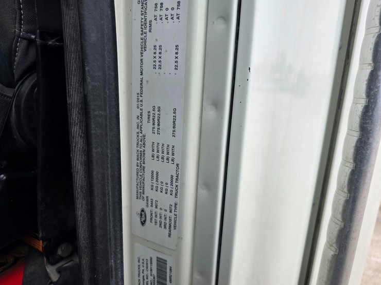 #22593-•-2016-mack-cxu613-pinnacle-sleeper-truck-image-35