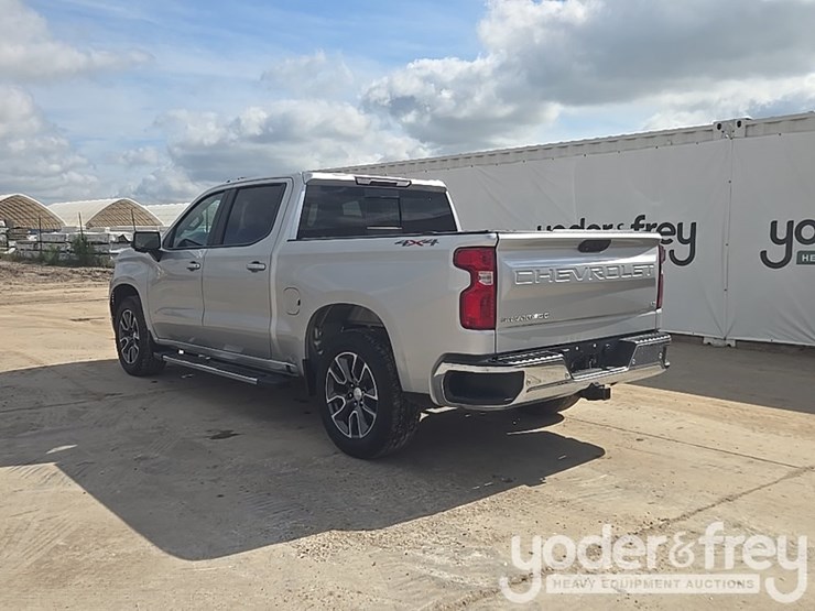 2022-chevrolet-1500-image-3
