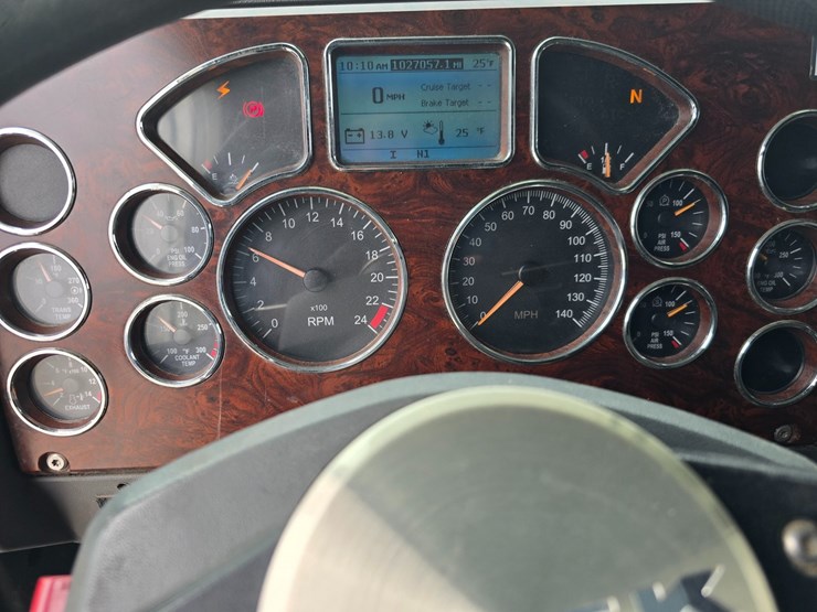 #22593-•-2016-mack-cxu613-pinnacle-sleeper-truck-image-46