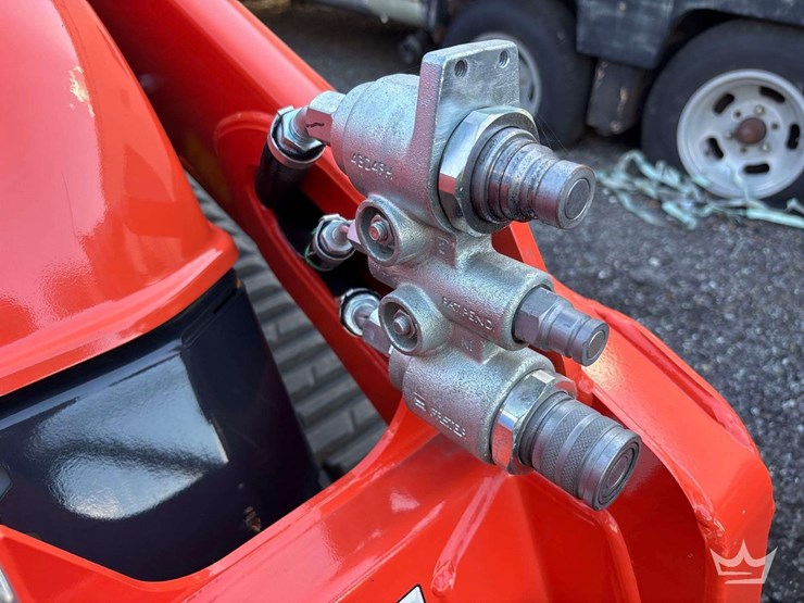 2024-kubota-scl1000-image-10