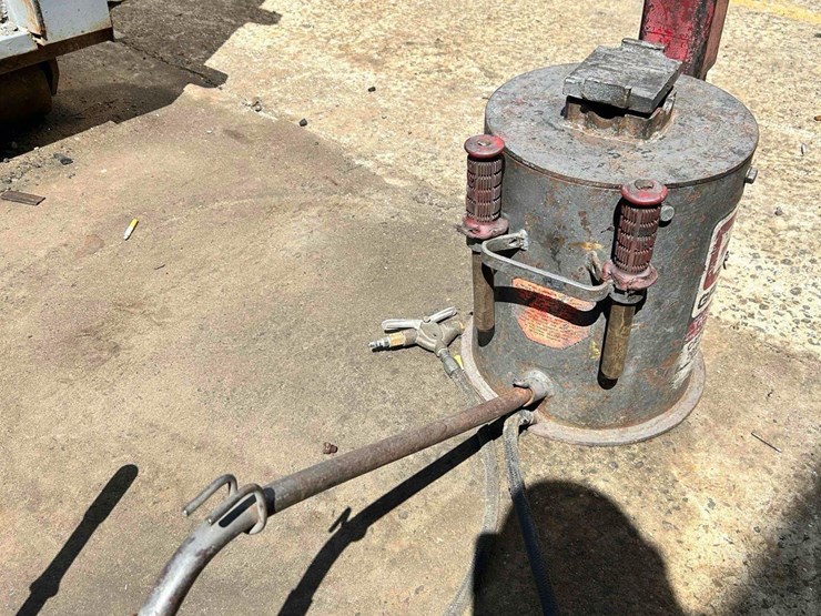 qty-(2)-gray-tajs-2000-hydraulic-jack-stands-image-4