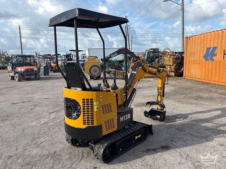 2026-cfg-industrial-h13r-mini-excavator-image-3