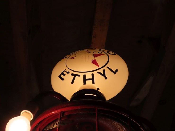 fry-"mae-west"-upright-visible-gas-pump-with-rare-texaco-ethyl-globe-image-8