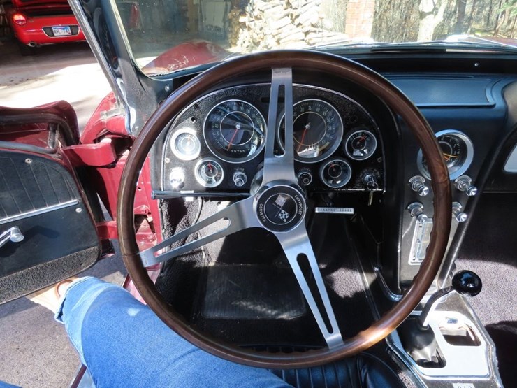 1964-chevrolet-corvette-stingray-roadster-image-16