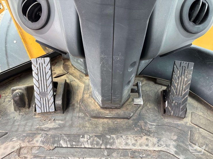 2019-deere-544l-image-38