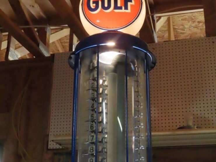 bennett-upright-model-810-upright-visible-10-gallon-gas-pump-with-glass-gulf-globe-image-2