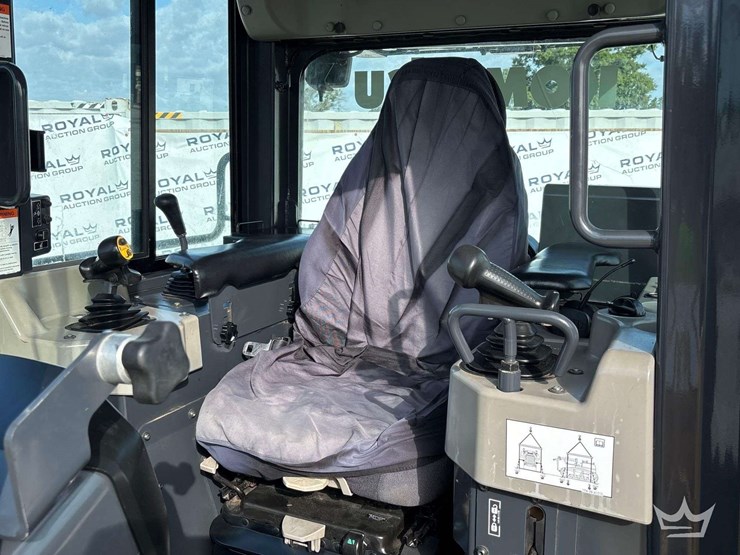 2017-komatsu-d61pxi-24-image-15