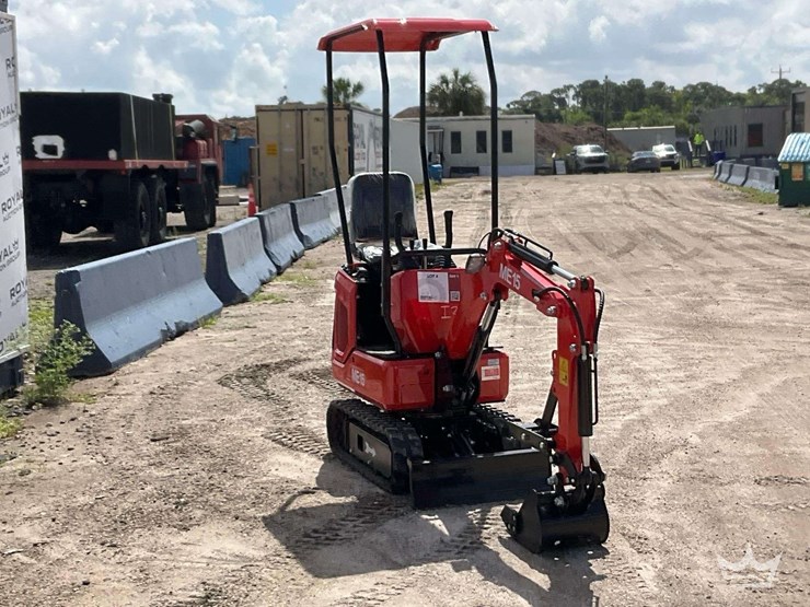 2025-me15-mini-excavator-image-2