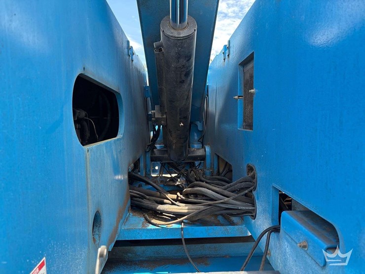 2013-genie-z-80-80ft-4x4-articulating-boom-lift-image-10