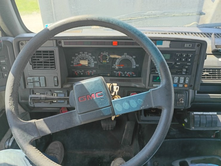 #24215-•-1999-gmc-c7500-bucket-truck-image-53
