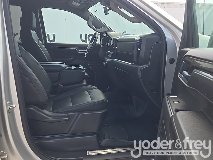 2022-chevrolet-1500-image-32