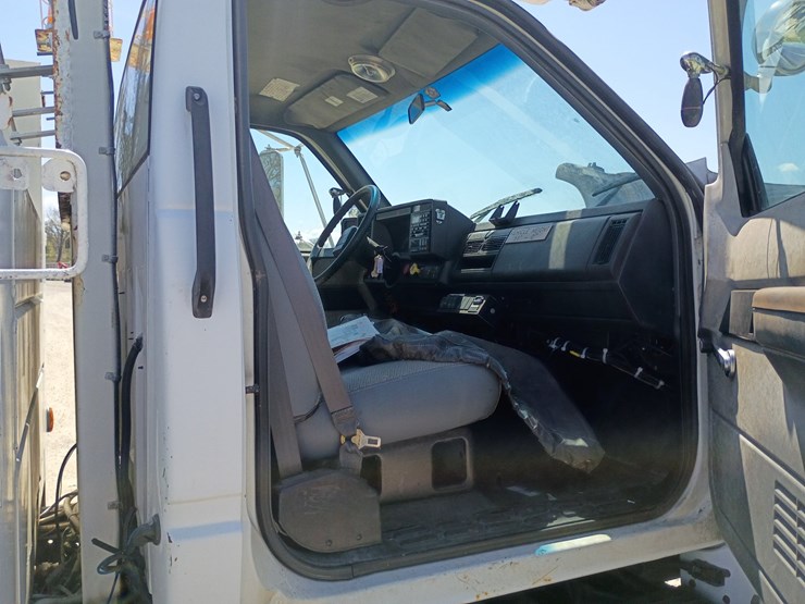 #24215-•-1999-gmc-c7500-bucket-truck-image-41