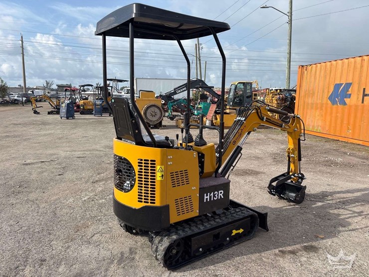 2026-cfg-industrial-h13r-mini-excavator-image-3
