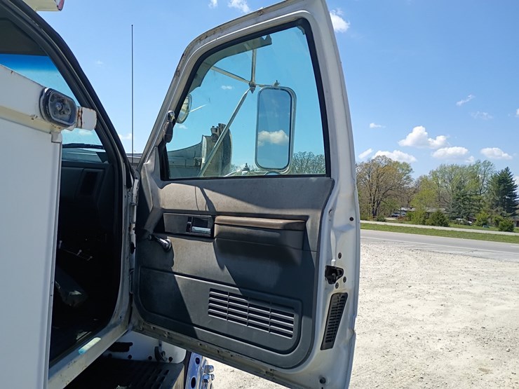 #24215-•-1999-gmc-c7500-bucket-truck-image-42