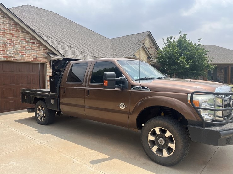 2011-ford-f250-lariat-image-2