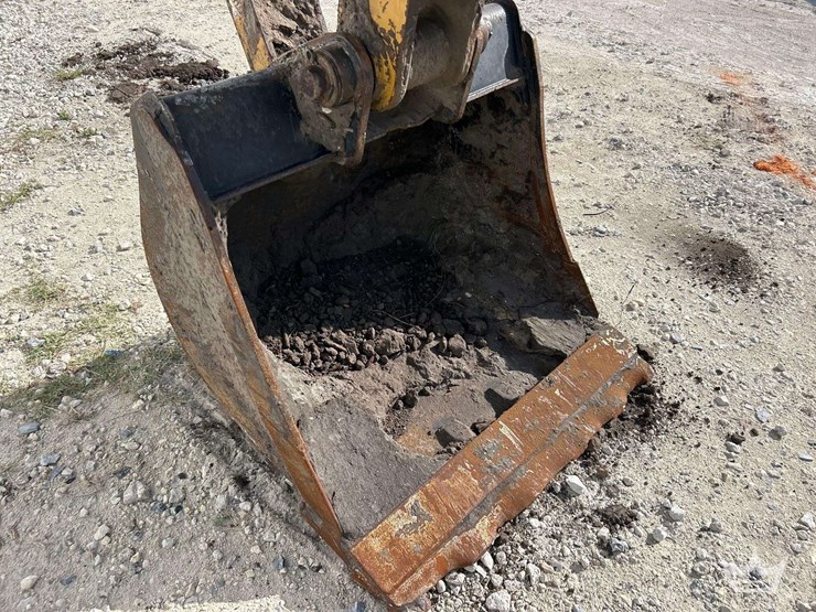 2014-caterpillar-420f-image-21