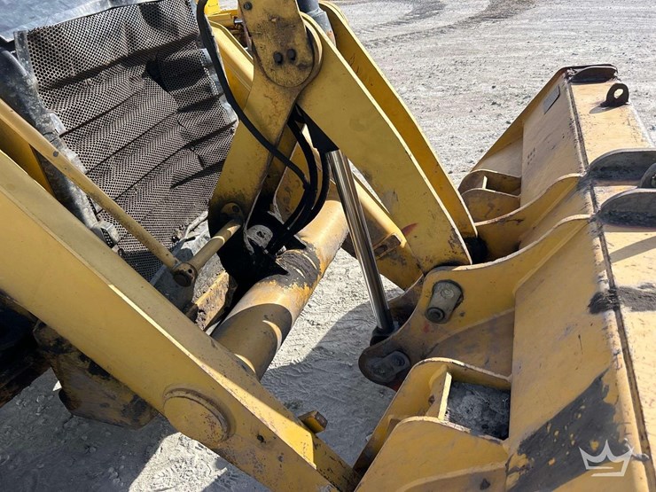 2014-caterpillar-420f-image-16
