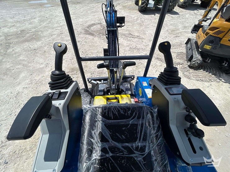 2026-cfg-industrial-dm20ym-mini-excavator-image-14