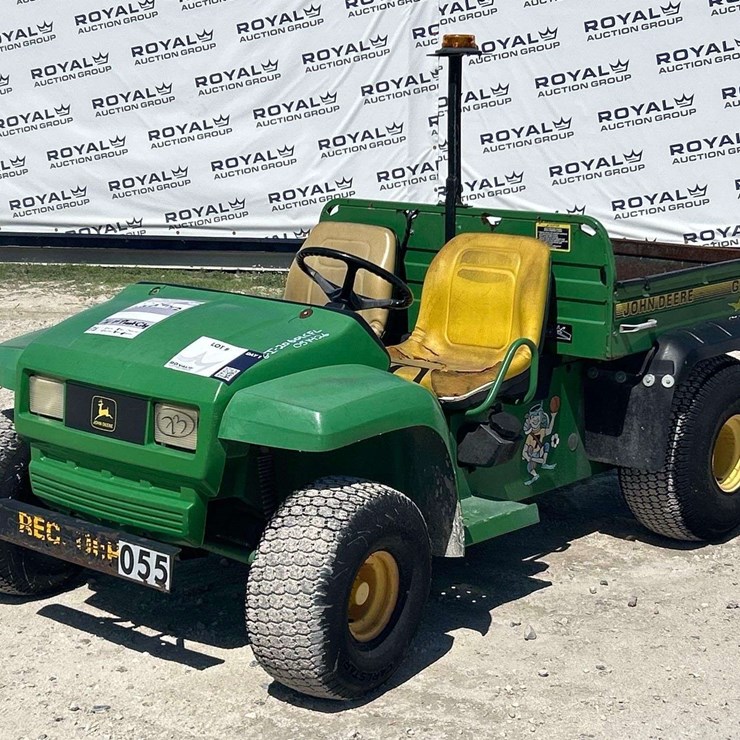 JOHN DEERE GATOR