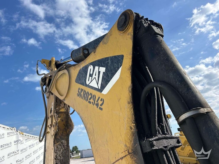 2014-caterpillar-420f-image-20