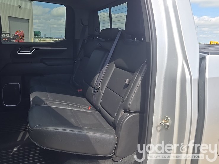 2022-chevrolet-1500-image-24