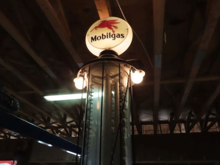 hayes-equipment-upright-visible-10-gallon-gas-pump-with-mobil-gas-globe-image-9