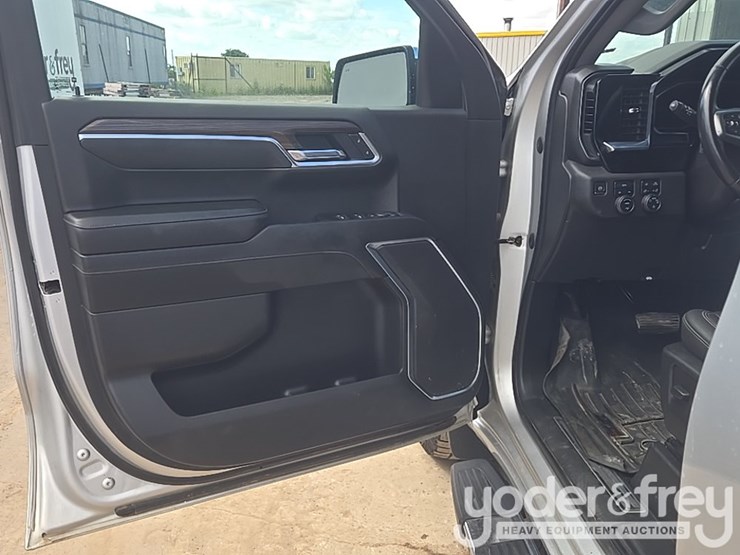 2022-chevrolet-1500-image-28