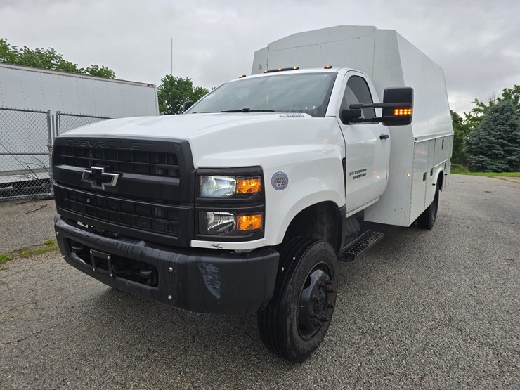 2021-chevrolet-silverado-6500hd-image-1