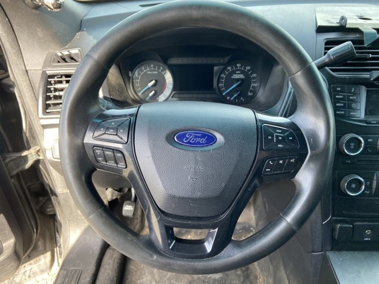 2017-ford-explorer-image-18