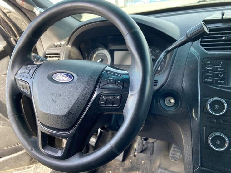 2017-ford-explorer-image-17