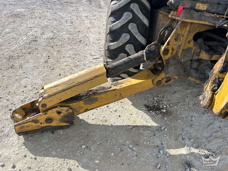 2014-caterpillar-420f-image-18
