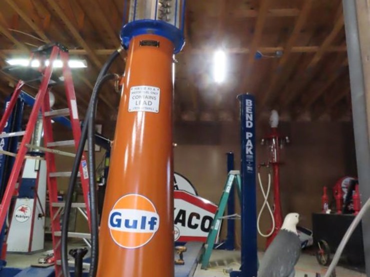 bennett-upright-model-810-upright-visible-10-gallon-gas-pump-with-glass-gulf-globe-image-6