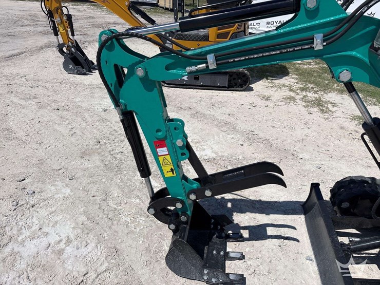 2026-cfg-industrial-h16r-mini-excavator-image-8