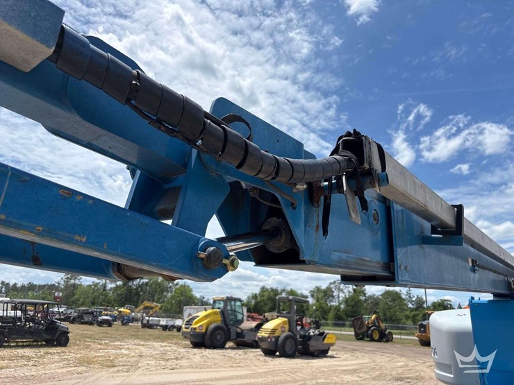 2013-genie-z-80-80ft-4x4-articulating-boom-lift-image-18
