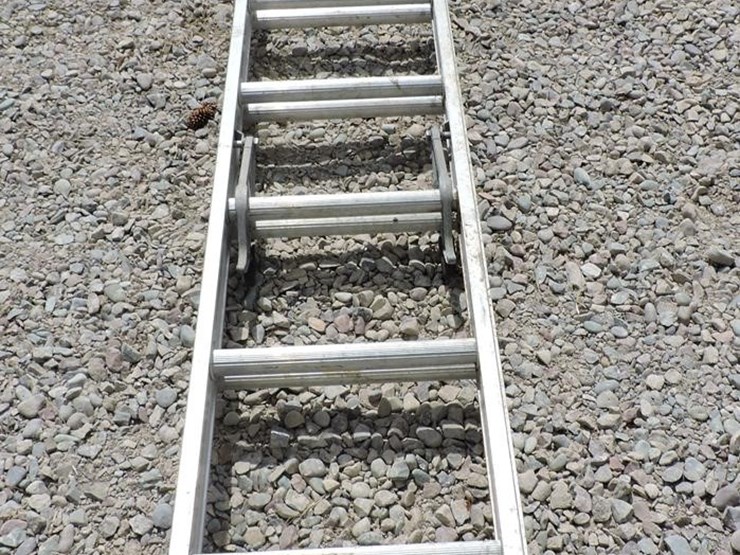 louisville,-24’-aluminum-extension-ladder-image-1