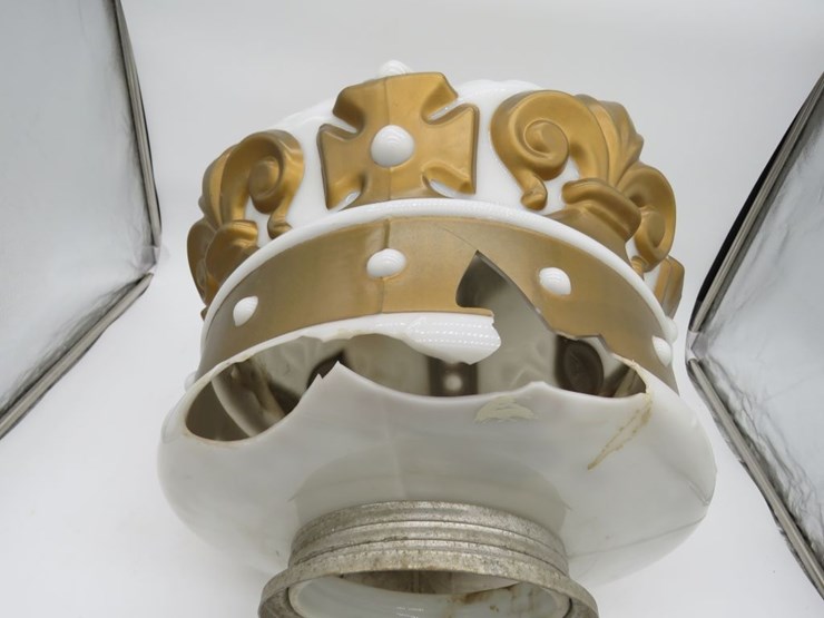 gold-broken-red-crown-gas-pump-globe-image-9