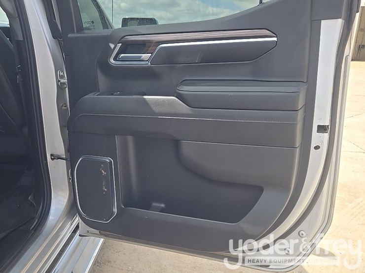 2022-chevrolet-1500-image-25