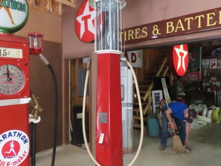 wayne-upright-visible-10-gallon-gas-pump-with-texaco-globe-image-3