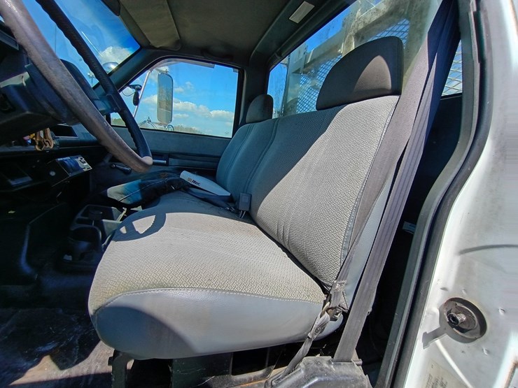 #24215-•-1999-gmc-c7500-bucket-truck-image-36