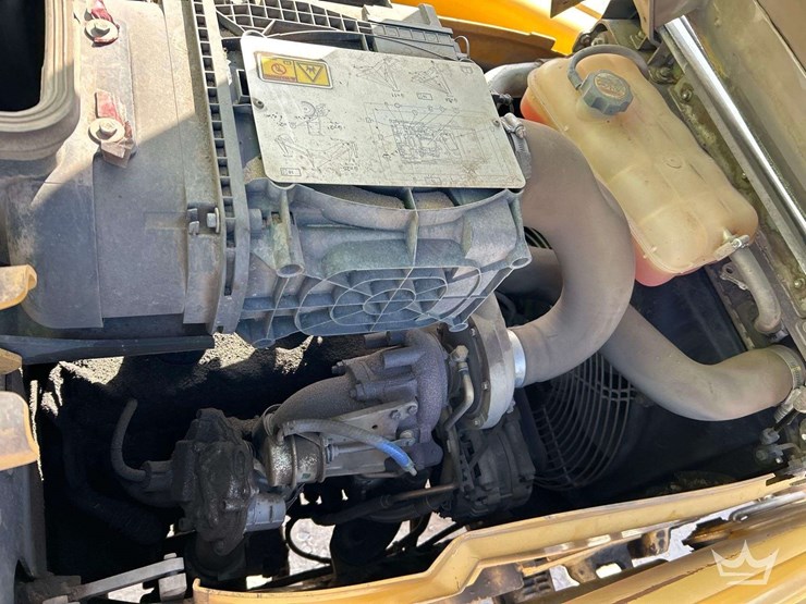 2014-caterpillar-420f-image-12