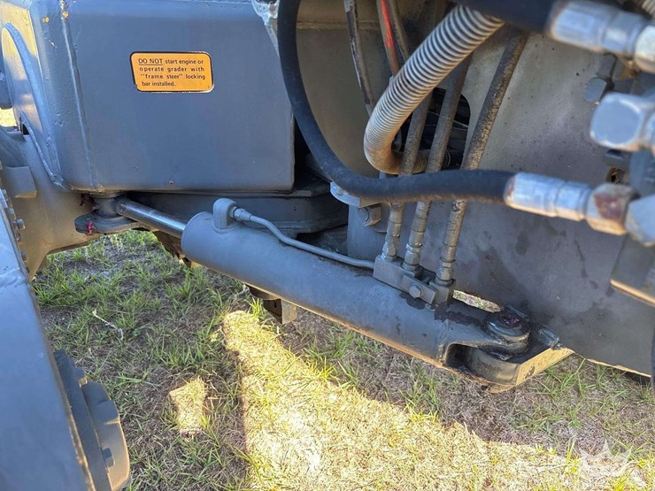 1986-deere-570a-image-41