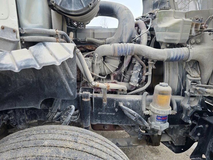 #22593-•-2016-mack-cxu613-pinnacle-sleeper-truck-image-27