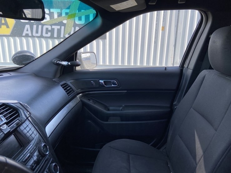 2017-ford-explorer-image-13
