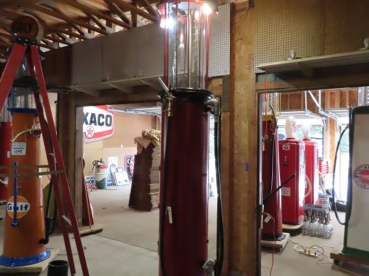 wayne-upright-visible-10-gallon-gas-pump-with-texaco-globe-image-6