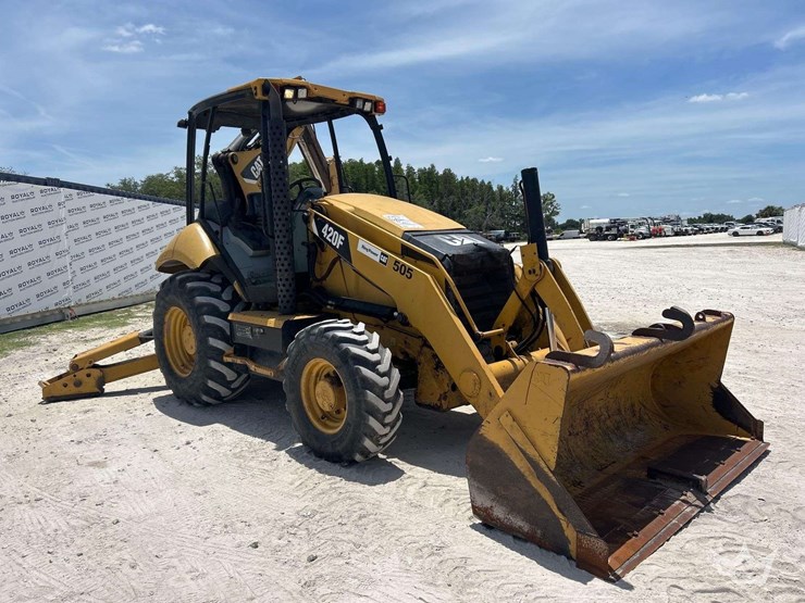 2014-caterpillar-420f-image-39
