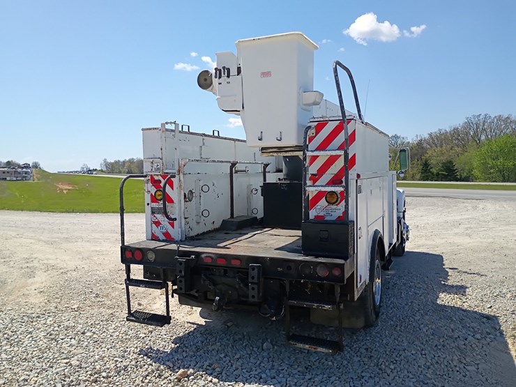 #24215-•-1999-gmc-c7500-bucket-truck-image-8