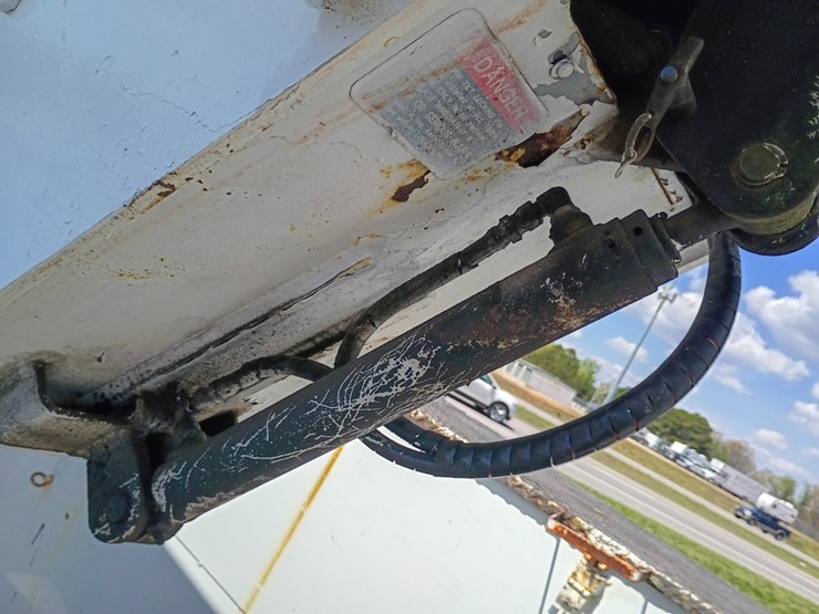 #24215-•-1999-gmc-c7500-bucket-truck-image-114