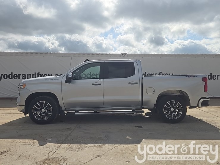 2022-chevrolet-1500-image-2