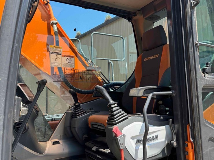 2021-doosan-dx225-lc-5-image-24