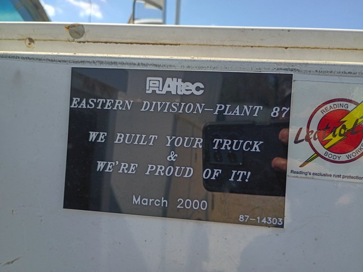 #24215-•-1999-gmc-c7500-bucket-truck-image-89